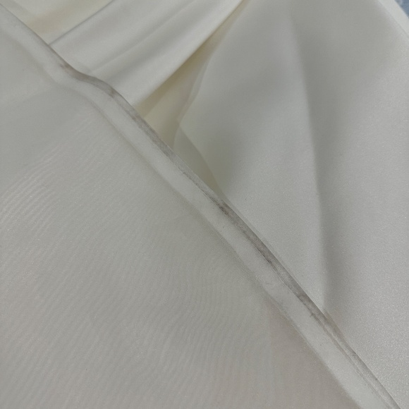 Wedding Dress by ENZOANI - Picture 9 of 16